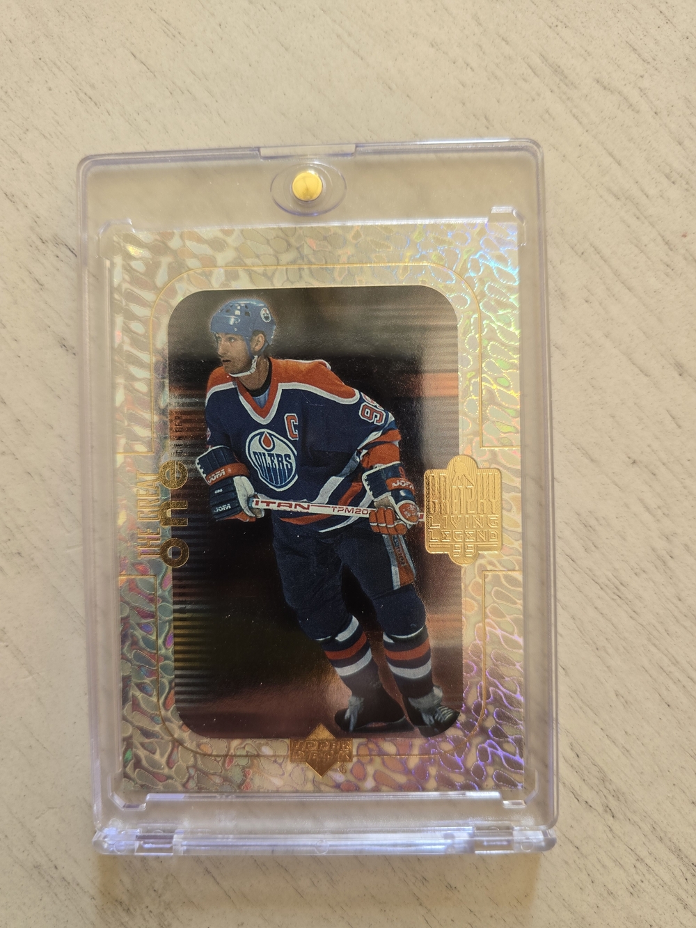 Holo Foil Wayne Gretzky card #GO6 in hard plastic case